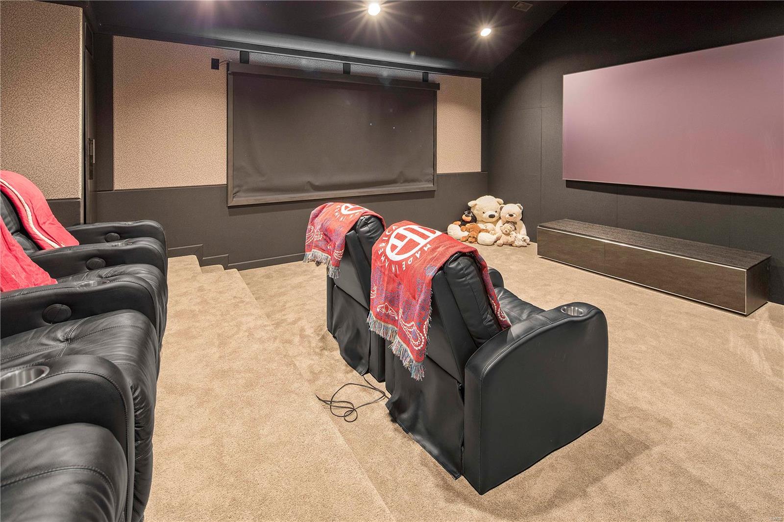 Huntleigh Manor - Residential