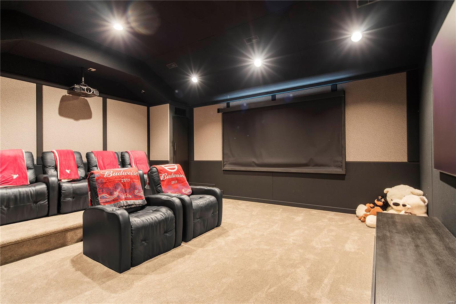 Huntleigh Manor - Residential