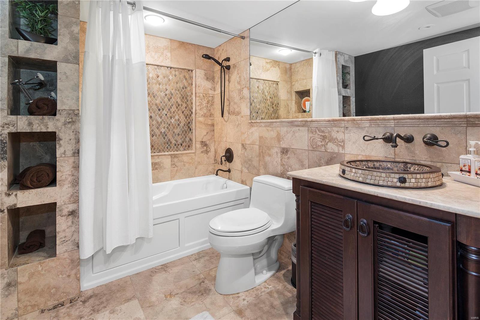 Huntleigh Manor - Residential