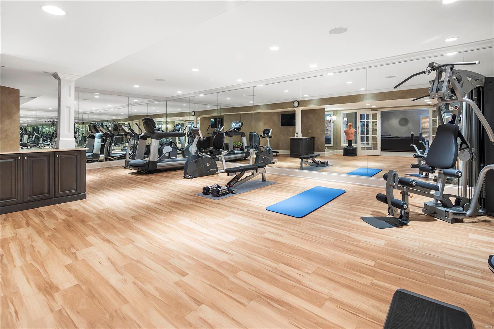 Huntleigh Manor - Residential