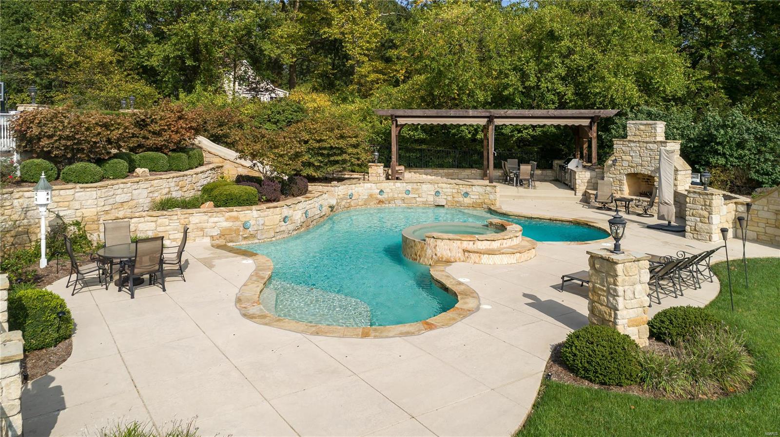 Huntleigh Manor - Residential