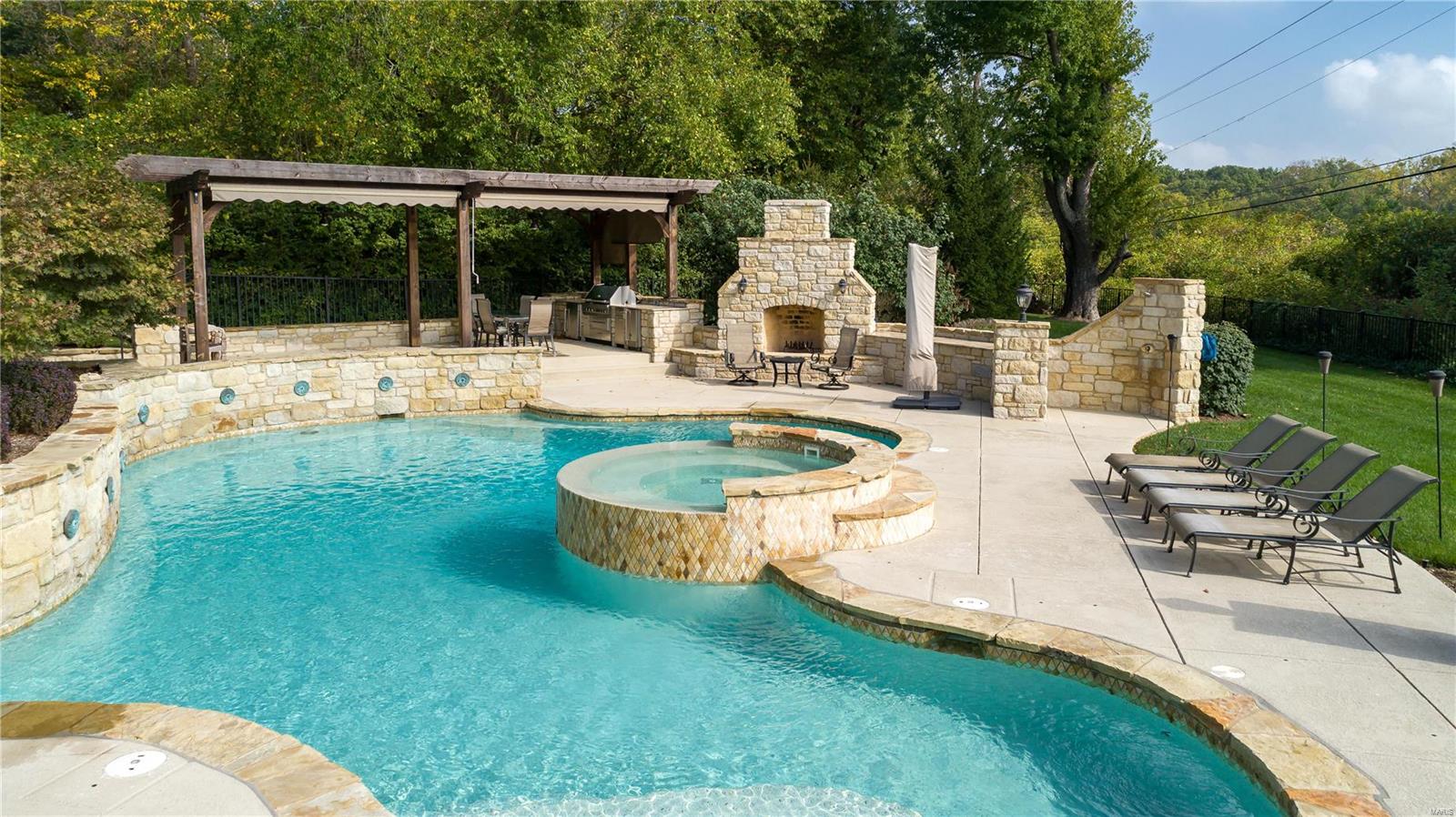 Huntleigh Manor - Residential