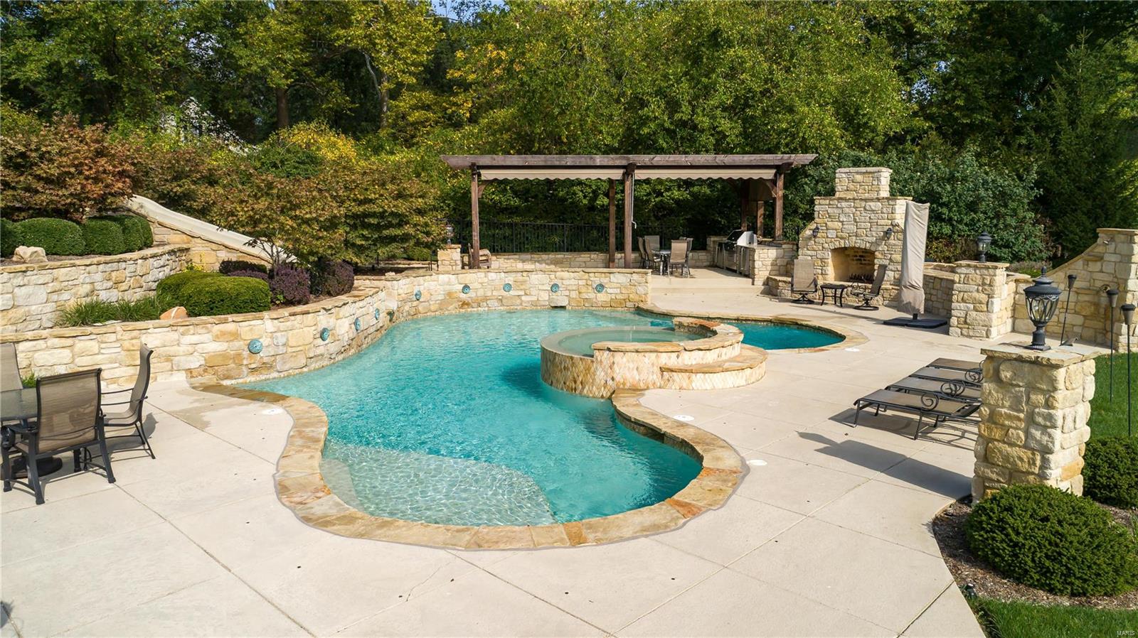 Huntleigh Manor - Residential