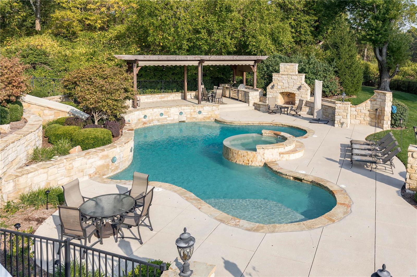 Huntleigh Manor - Residential