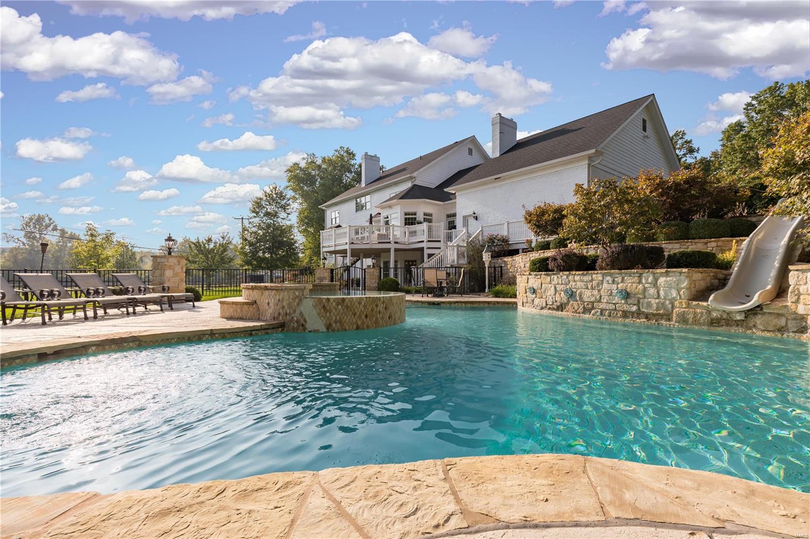 Huntleigh Manor - Residential