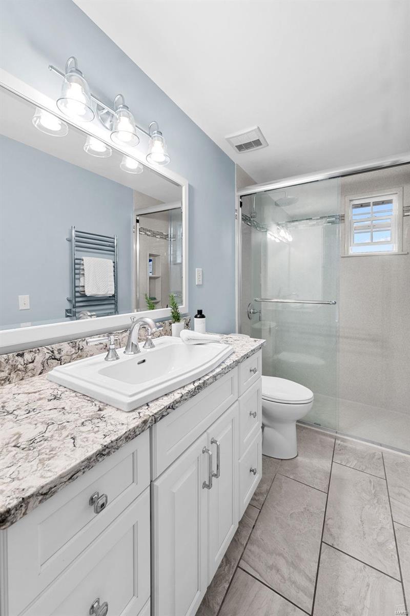 Chesterfield, Missouri 63005, United States, 4 Bedrooms Bedrooms, ,3 BathroomsBathrooms,Residential,Pending,34566