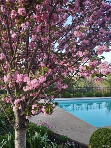 Chesterfield, Missouri 63005, United States, 4 Bedrooms Bedrooms, ,3 BathroomsBathrooms,Residential,Pending,34566