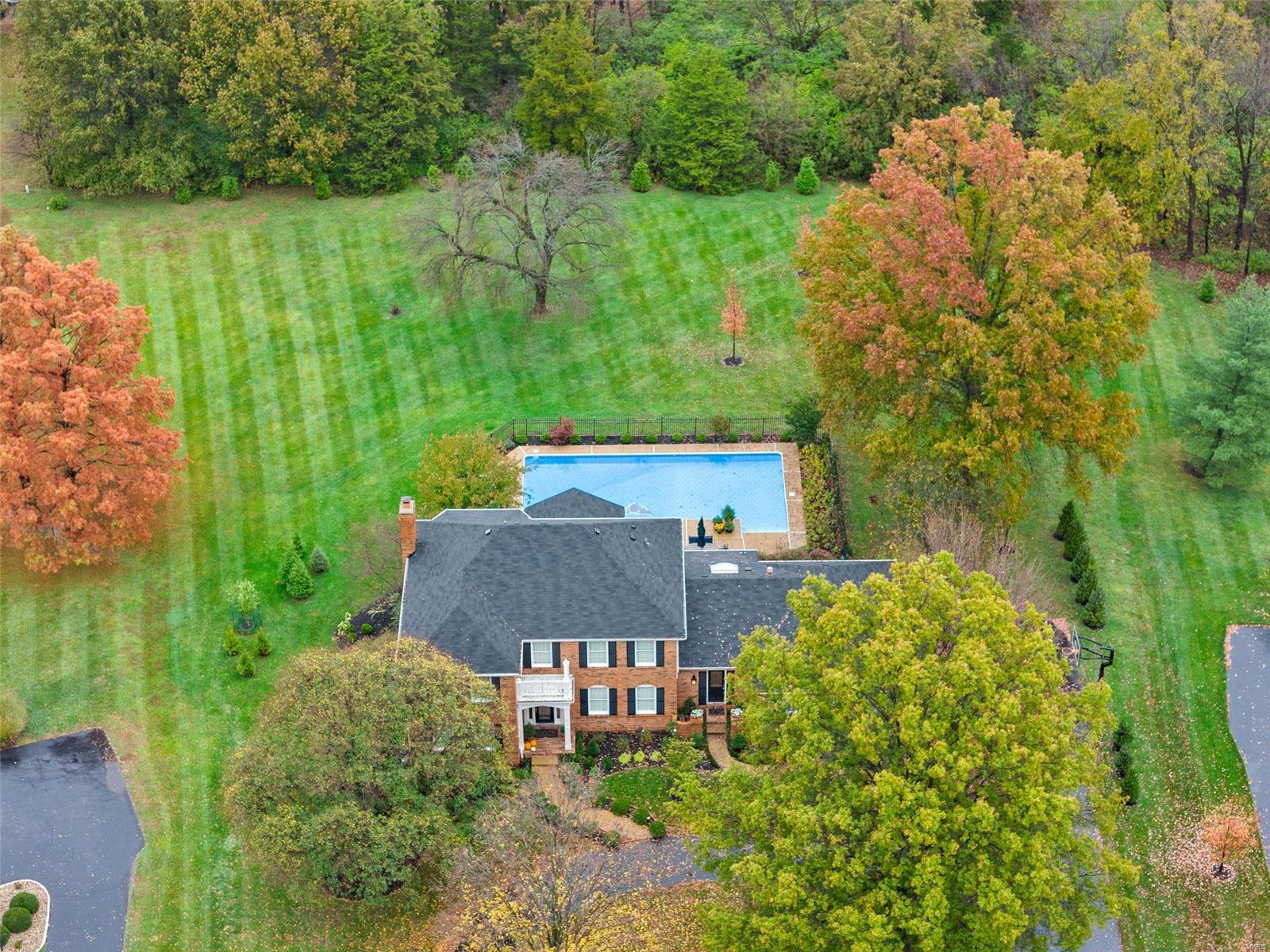 Chesterfield, Missouri 63005, United States, 4 Bedrooms Bedrooms, ,3 BathroomsBathrooms,Residential,Pending,34566