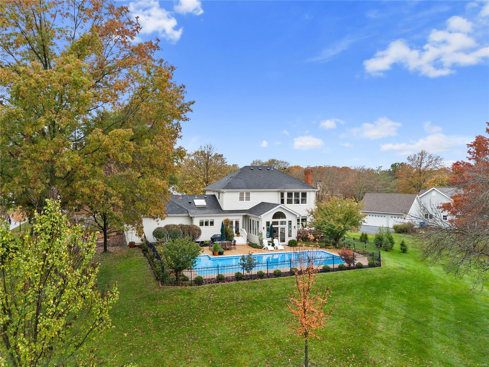 Chesterfield, Missouri 63005, United States, 4 Bedrooms Bedrooms, ,3 BathroomsBathrooms,Residential,Pending,34566