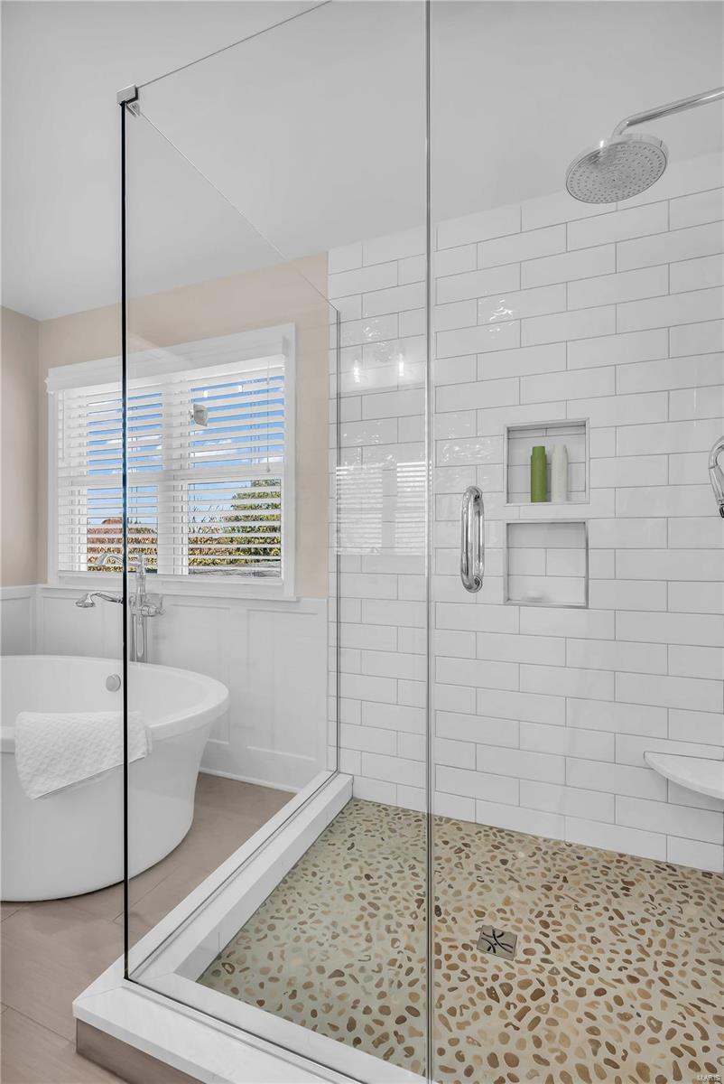 Chesterfield, Missouri 63005, United States, 4 Bedrooms Bedrooms, ,3 BathroomsBathrooms,Residential,Pending,34566