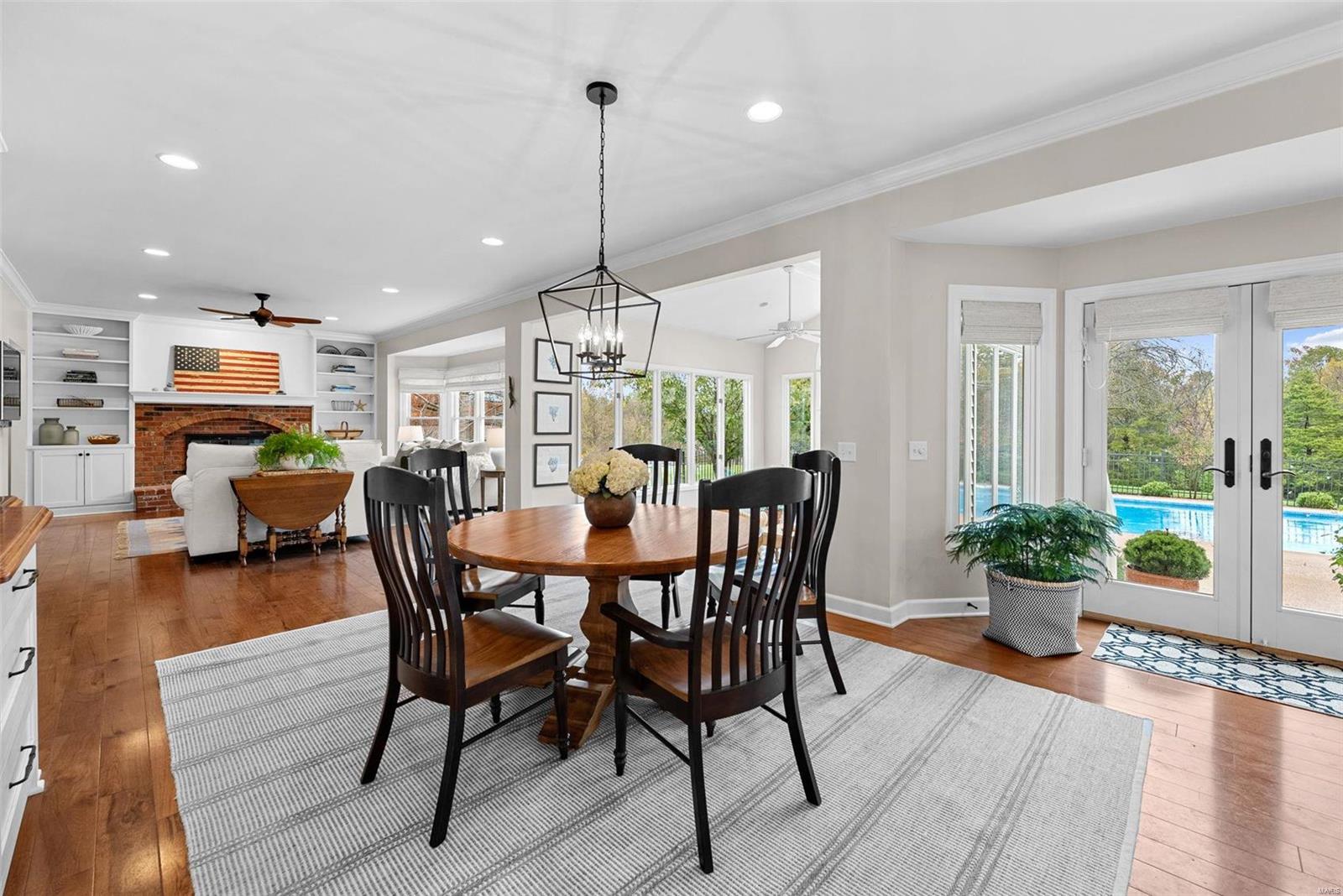 Chesterfield, Missouri 63005, United States, 4 Bedrooms Bedrooms, ,3 BathroomsBathrooms,Residential,Pending,34566