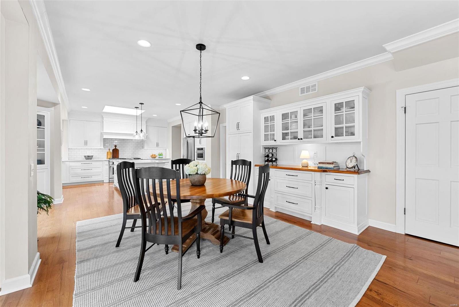 Chesterfield, Missouri 63005, United States, 4 Bedrooms Bedrooms, ,3 BathroomsBathrooms,Residential,Pending,34566