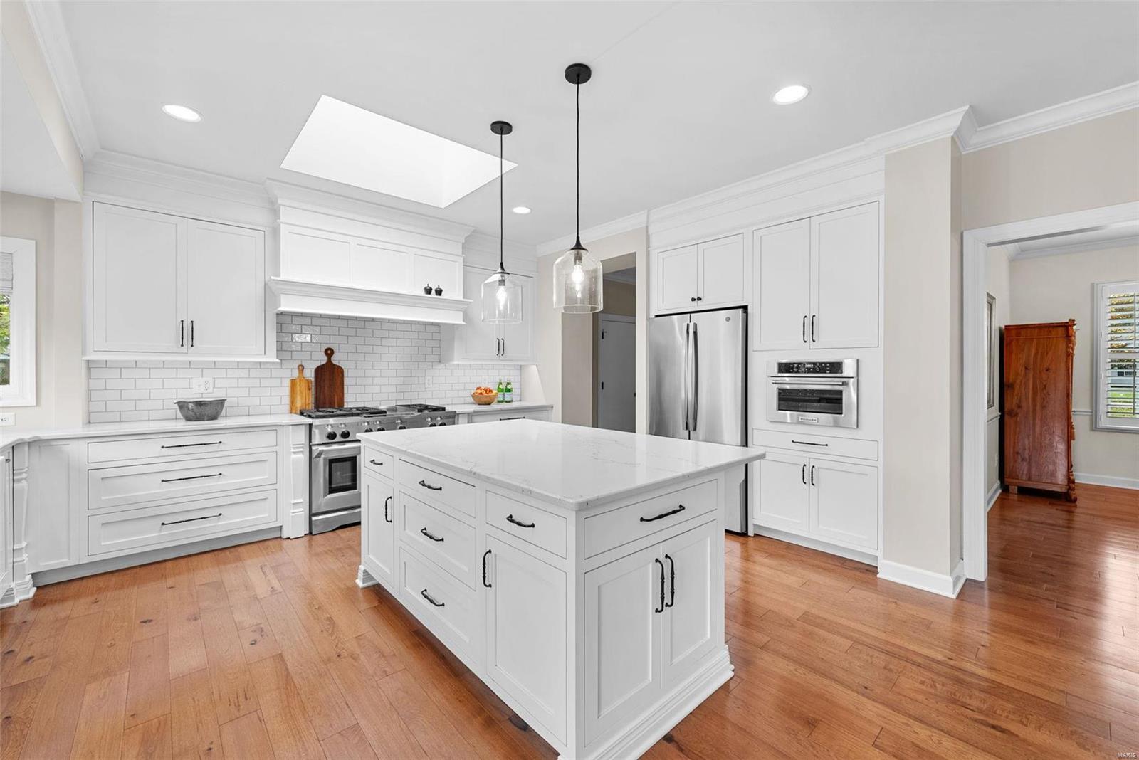 Chesterfield, Missouri 63005, United States, 4 Bedrooms Bedrooms, ,3 BathroomsBathrooms,Residential,Pending,34566