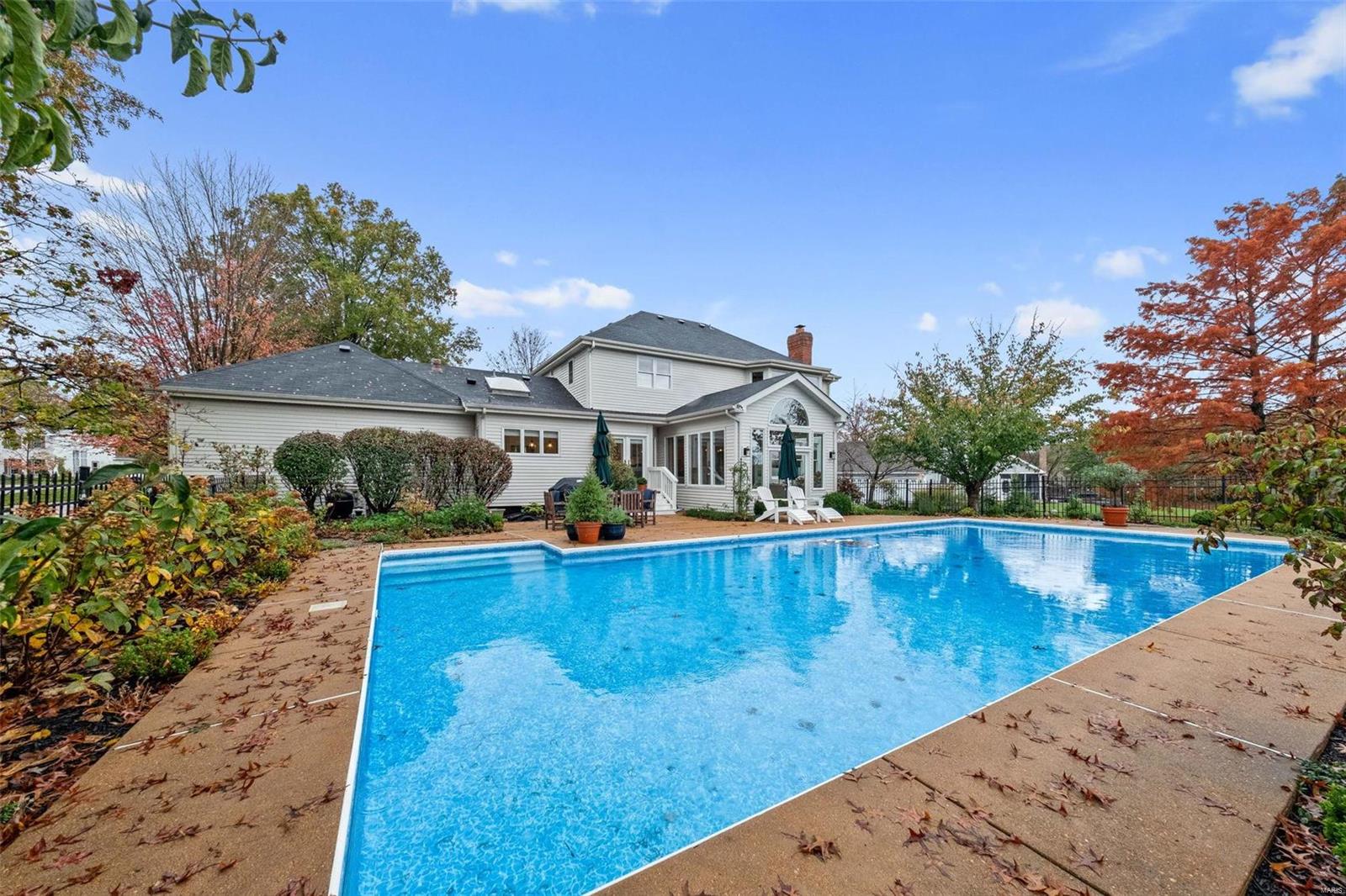 Chesterfield, Missouri 63005, United States, 4 Bedrooms Bedrooms, ,3 BathroomsBathrooms,Residential,Pending,34566