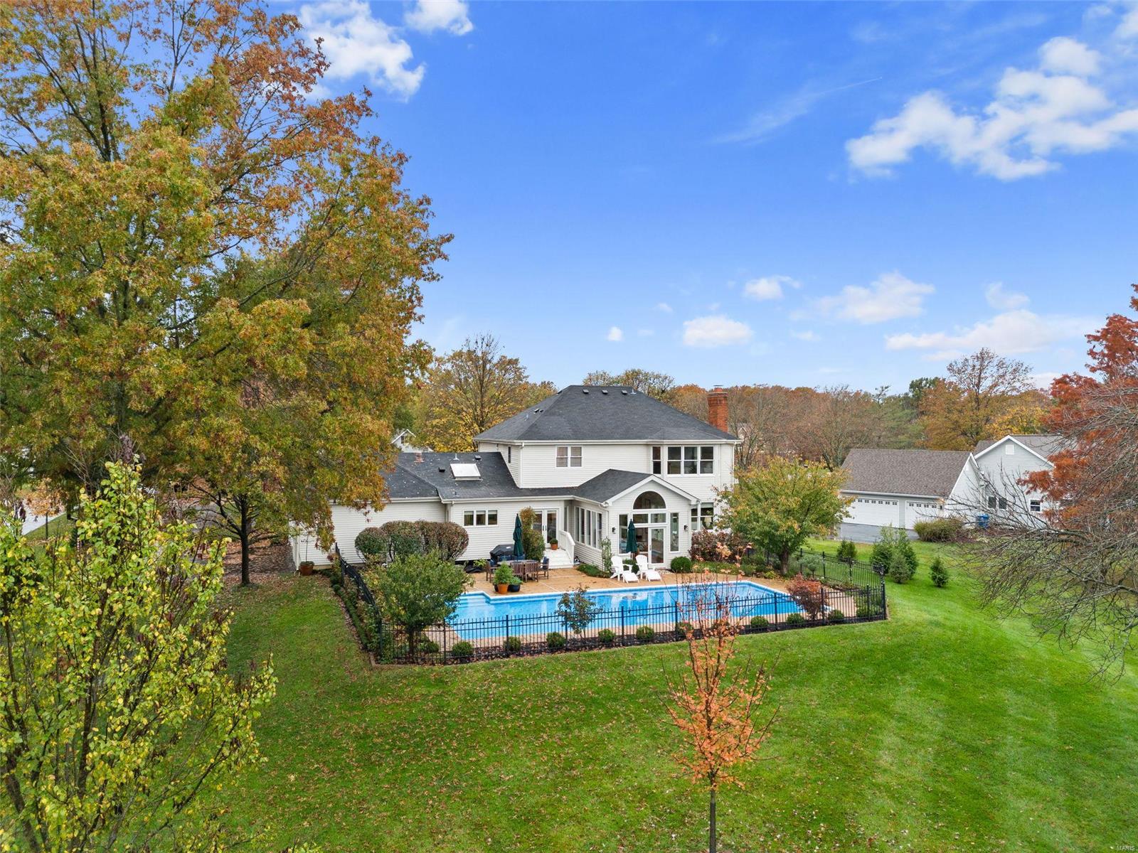 Chesterfield, Missouri 63005, United States, 4 Bedrooms Bedrooms, ,3 BathroomsBathrooms,Residential,Pending,34566