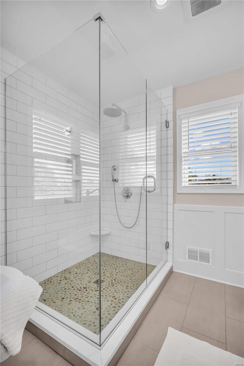 Chesterfield, Missouri 63005, United States, 4 Bedrooms Bedrooms, ,3 BathroomsBathrooms,Residential,Pending,34566