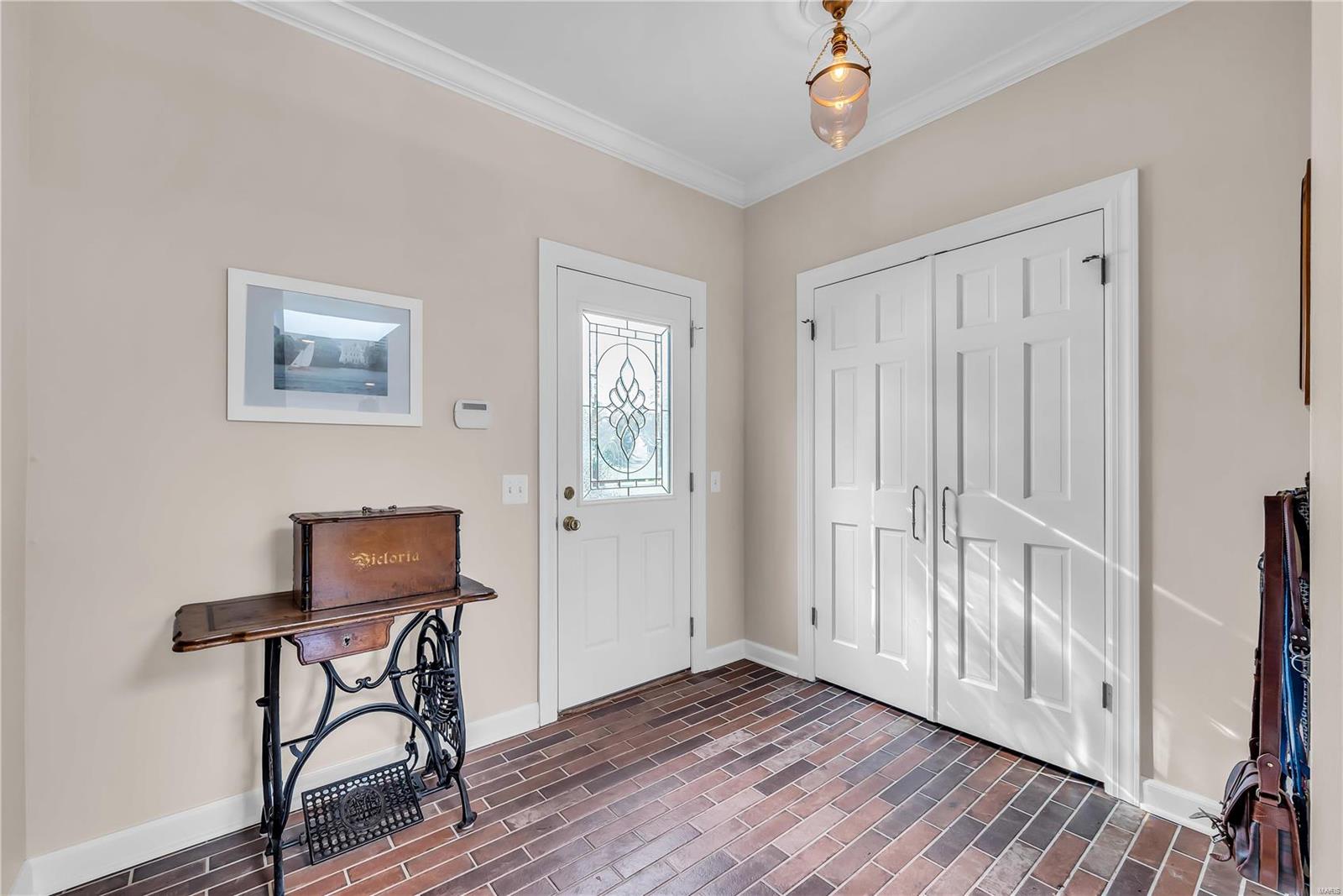 Chesterfield, Missouri 63005, United States, 4 Bedrooms Bedrooms, ,3 BathroomsBathrooms,Residential,Pending,34566