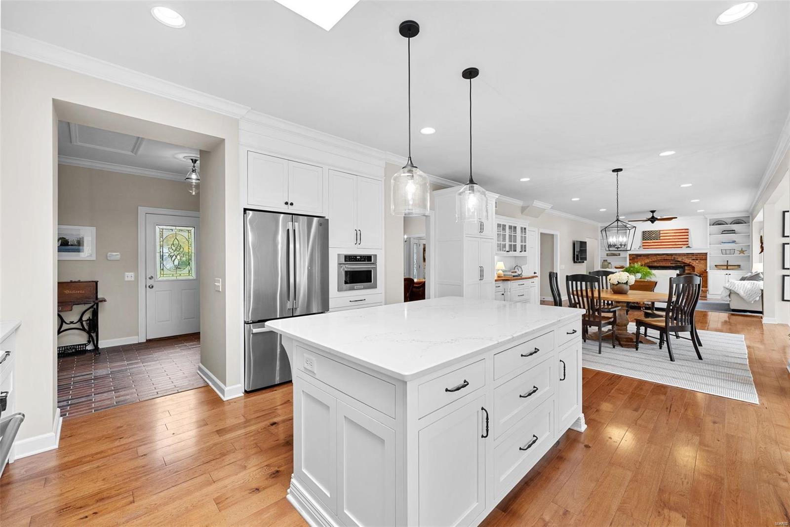 Chesterfield, Missouri 63005, United States, 4 Bedrooms Bedrooms, ,3 BathroomsBathrooms,Residential,Pending,34566