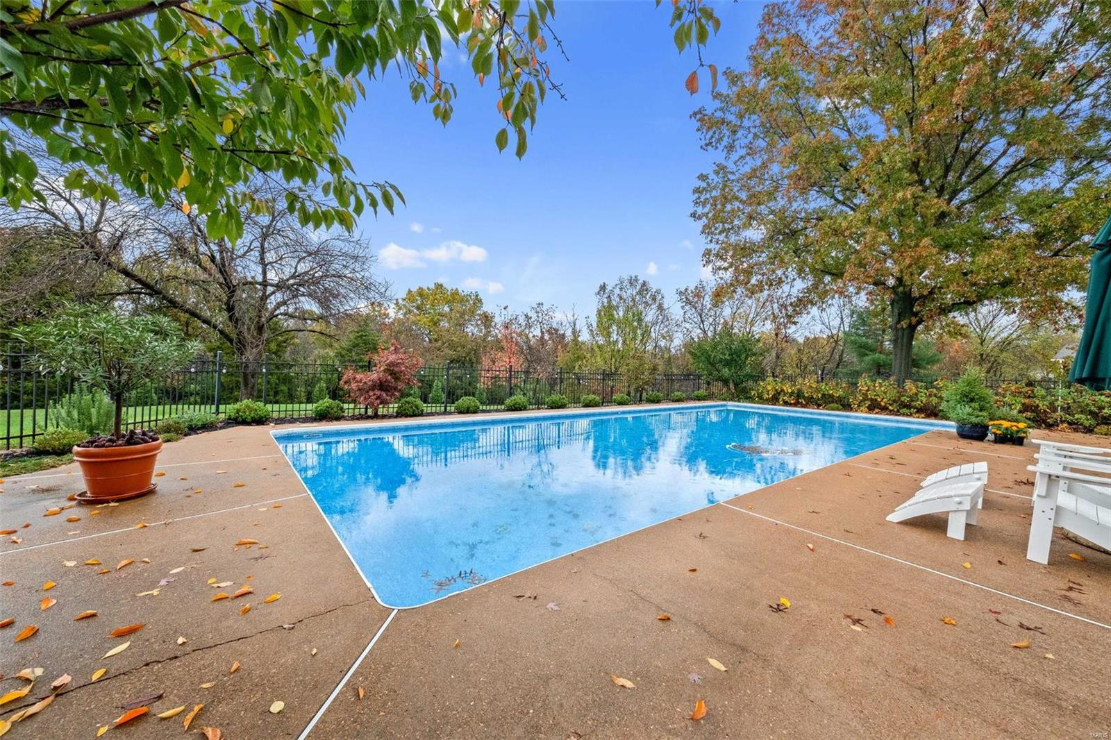 Chesterfield, Missouri 63005, United States, 4 Bedrooms Bedrooms, ,3 BathroomsBathrooms,Residential,Pending,34566