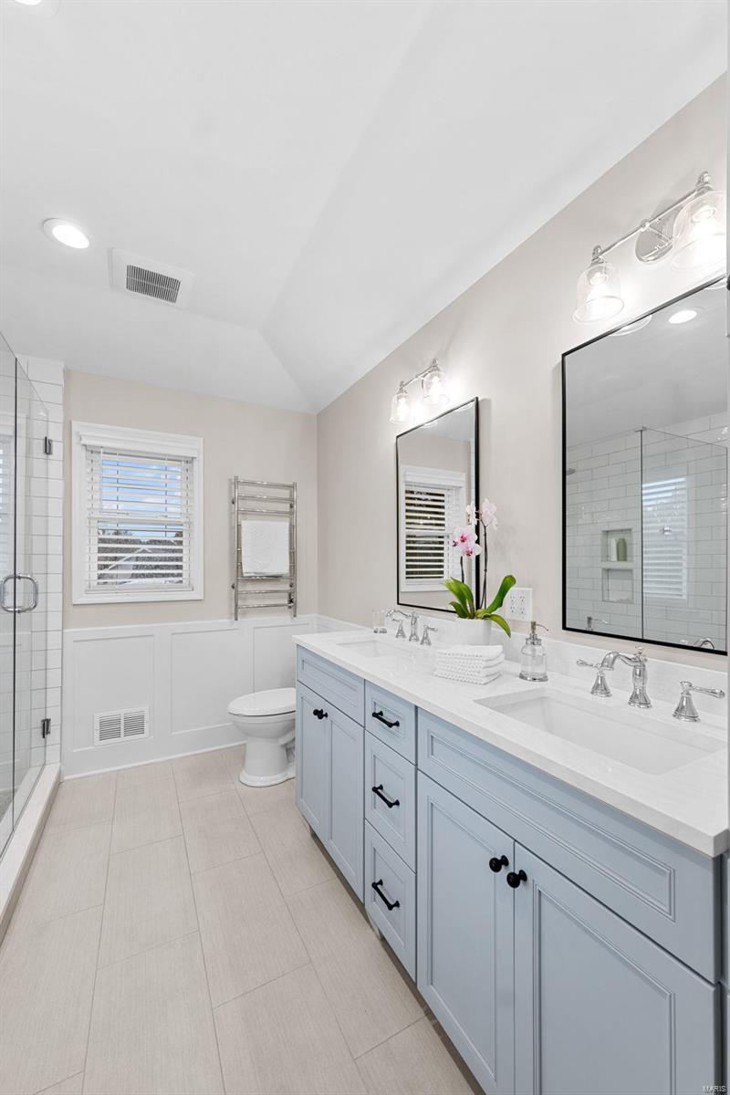 Chesterfield, Missouri 63005, United States, 4 Bedrooms Bedrooms, ,3 BathroomsBathrooms,Residential,Pending,34566