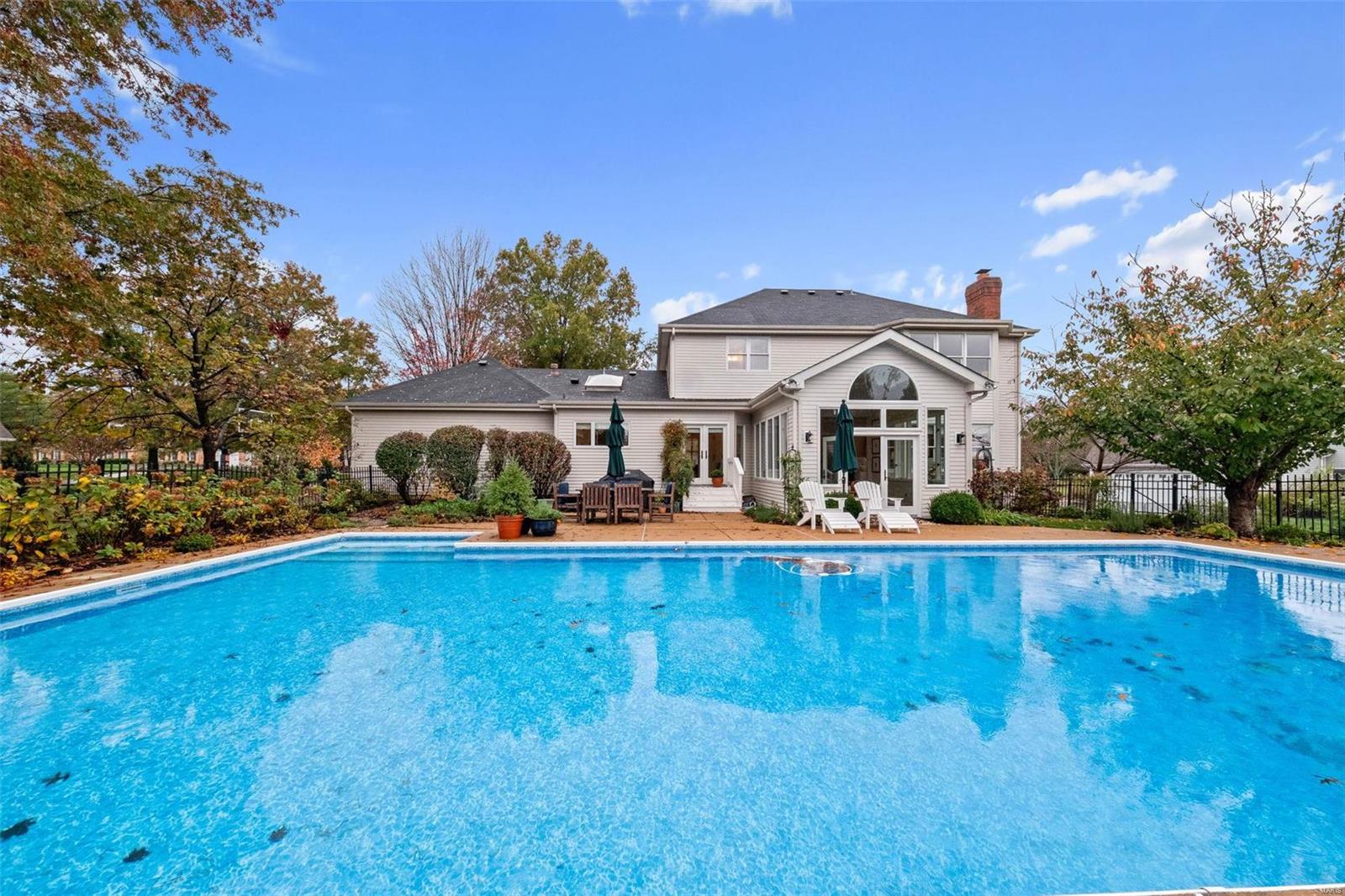 Chesterfield, Missouri 63005, United States, 4 Bedrooms Bedrooms, ,3 BathroomsBathrooms,Residential,Pending,34566