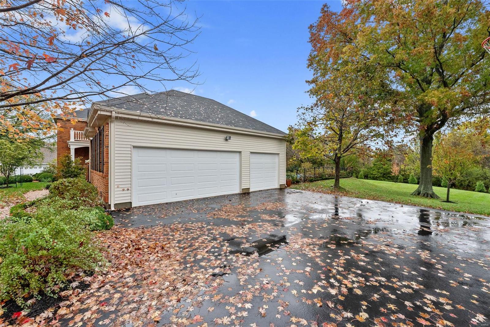 Chesterfield, Missouri 63005, United States, 4 Bedrooms Bedrooms, ,3 BathroomsBathrooms,Residential,Pending,34566