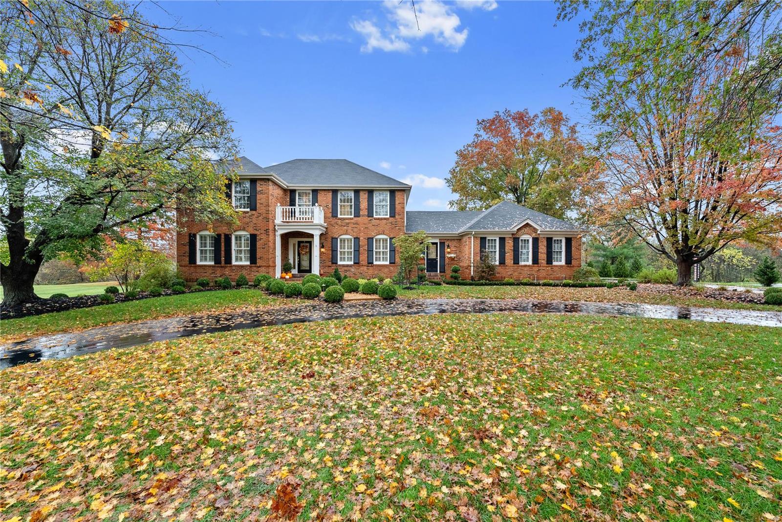 Chesterfield, Missouri 63005, United States, 4 Bedrooms Bedrooms, ,3 BathroomsBathrooms,Residential,Pending,34566