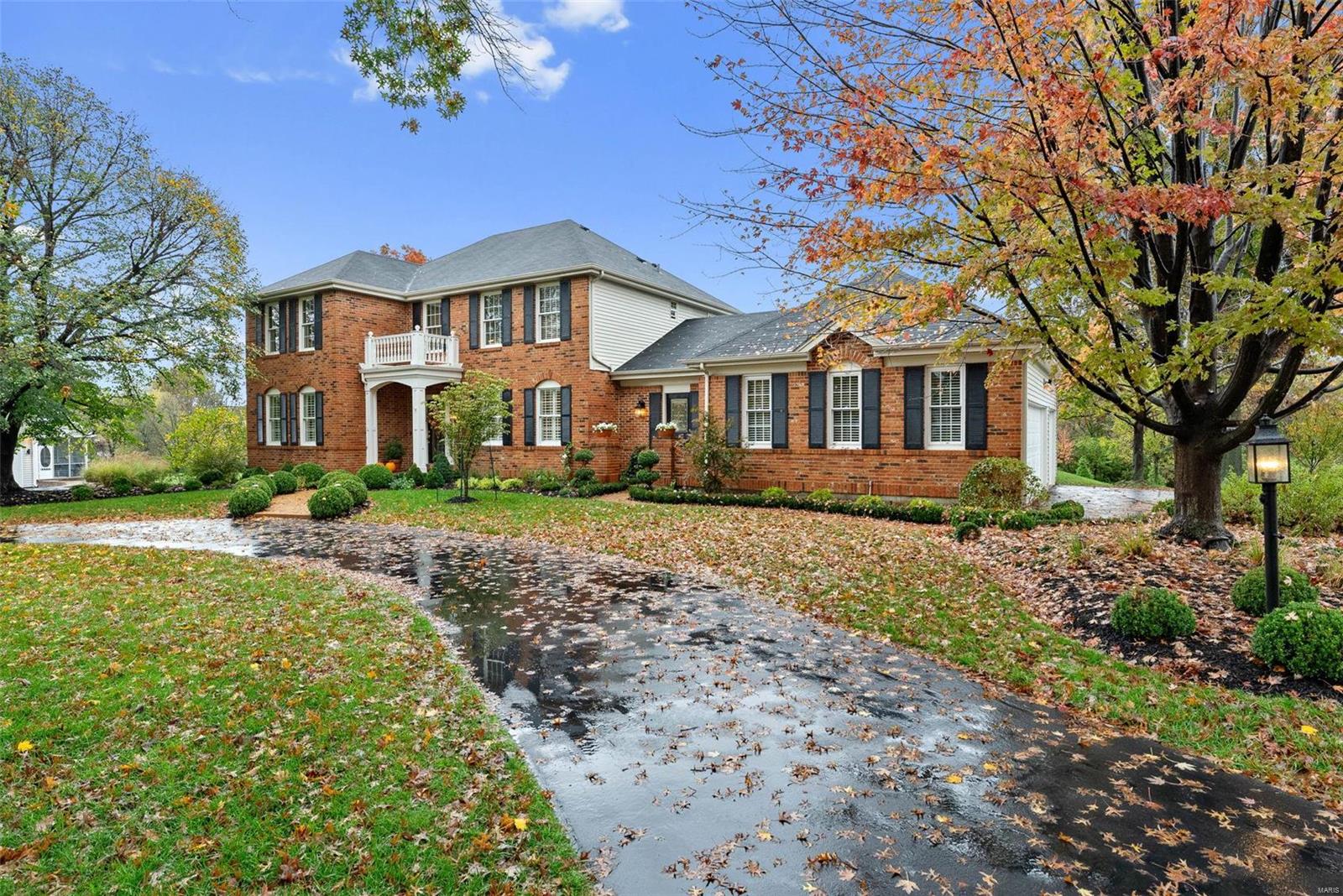 Chesterfield, Missouri 63005, United States, 4 Bedrooms Bedrooms, ,3 BathroomsBathrooms,Residential,Pending,34566