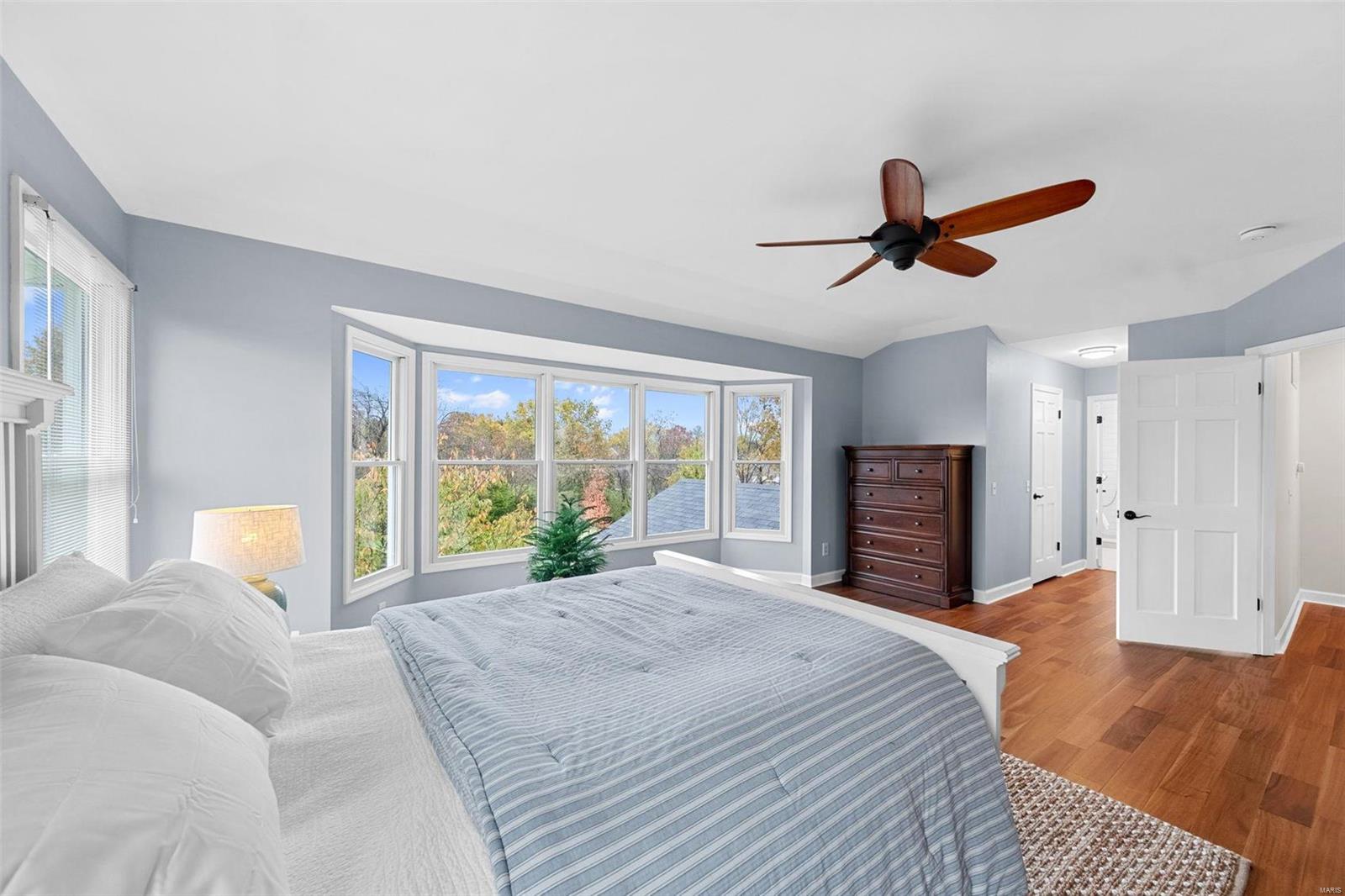 Chesterfield, Missouri 63005, United States, 4 Bedrooms Bedrooms, ,3 BathroomsBathrooms,Residential,Pending,34566