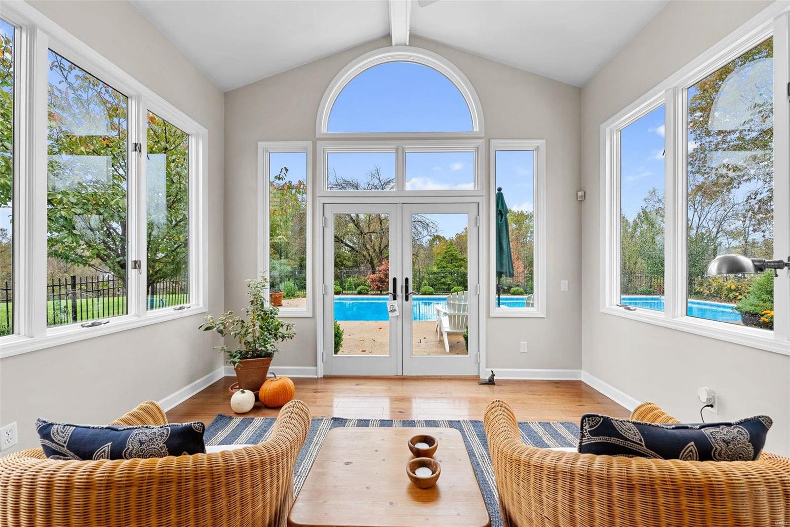 Chesterfield, Missouri 63005, United States, 4 Bedrooms Bedrooms, ,3 BathroomsBathrooms,Residential,Pending,34566