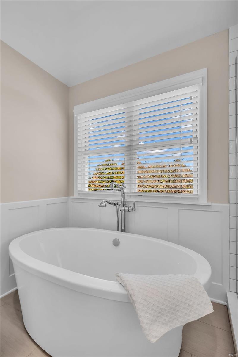 Chesterfield, Missouri 63005, United States, 4 Bedrooms Bedrooms, ,3 BathroomsBathrooms,Residential,Pending,34566