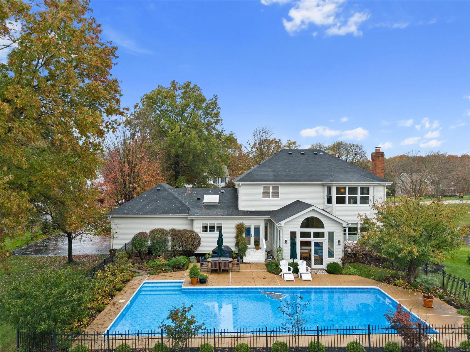 Chesterfield, Missouri 63005, United States, 4 Bedrooms Bedrooms, ,3 BathroomsBathrooms,Residential,Pending,34566