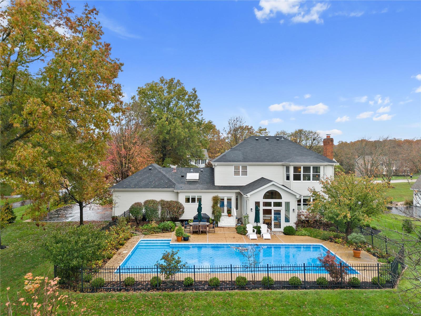 Chesterfield, Missouri 63005, United States, 4 Bedrooms Bedrooms, ,3 BathroomsBathrooms,Residential,Pending,34566