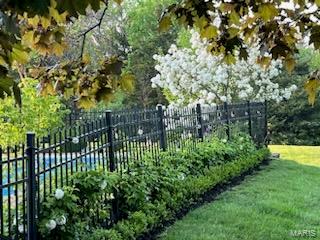 Chesterfield, Missouri 63005, United States, 4 Bedrooms Bedrooms, ,3 BathroomsBathrooms,Residential,Pending,34566