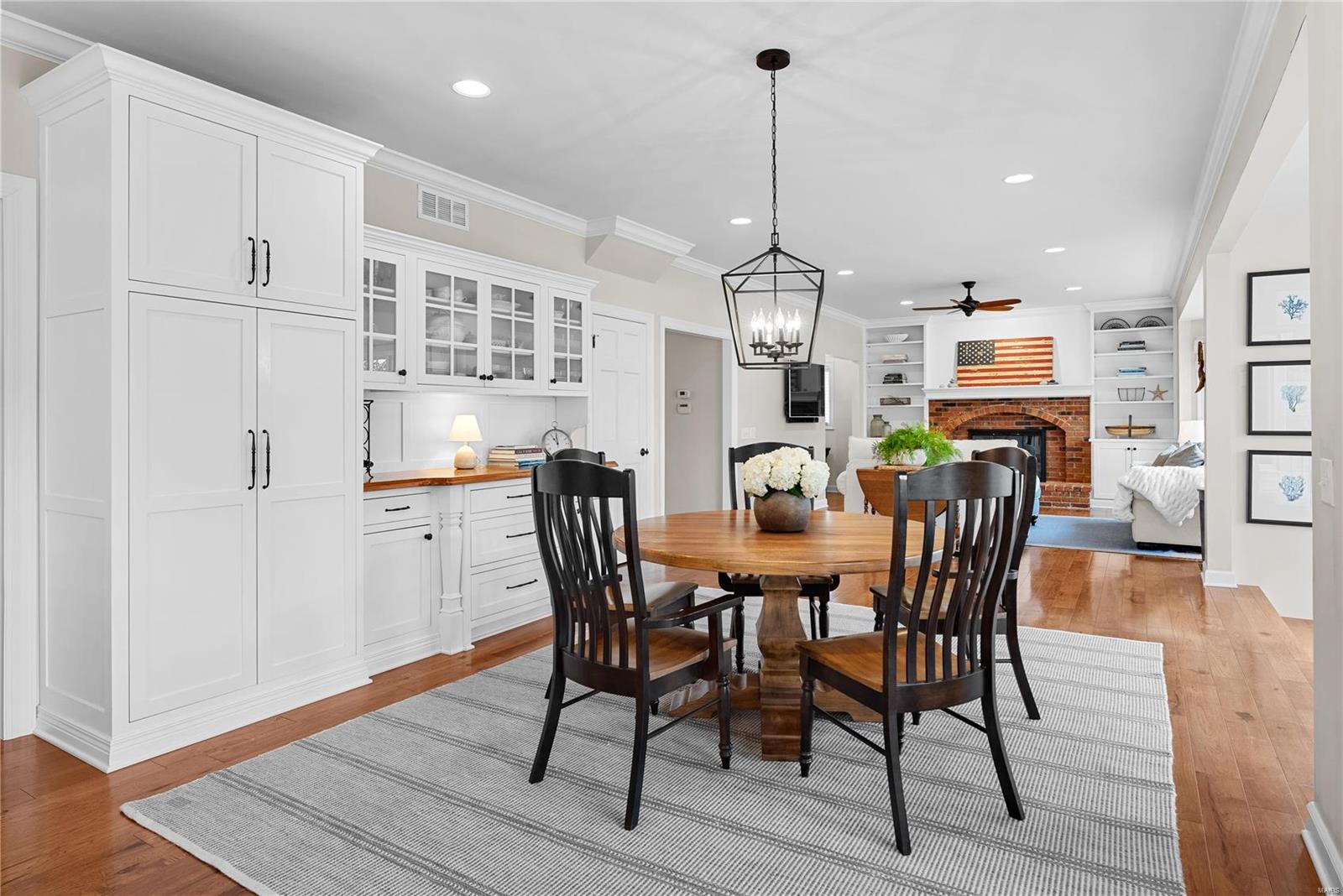 Chesterfield, Missouri 63005, United States, 4 Bedrooms Bedrooms, ,3 BathroomsBathrooms,Residential,Pending,34566