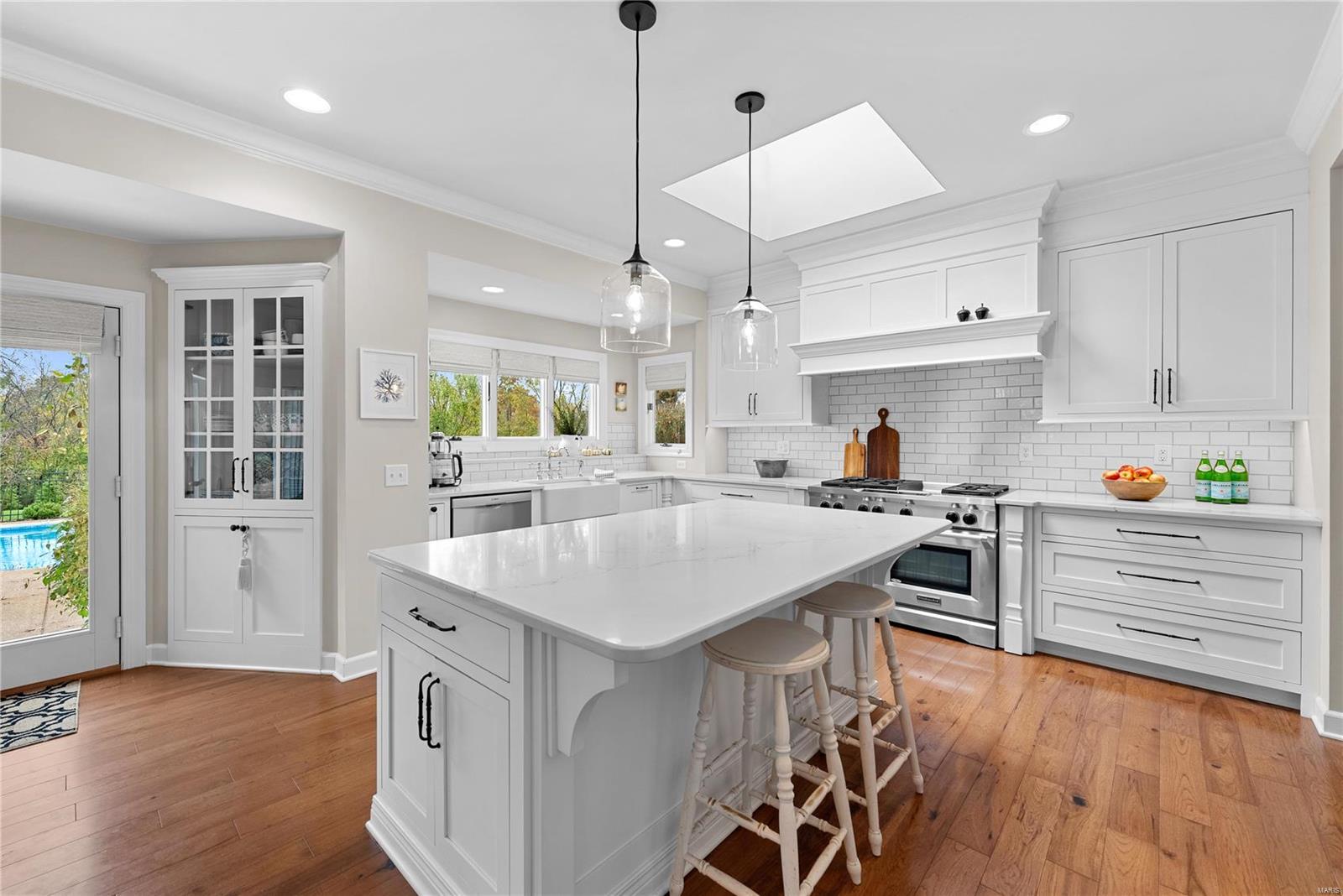 Chesterfield, Missouri 63005, United States, 4 Bedrooms Bedrooms, ,3 BathroomsBathrooms,Residential,Pending,34566