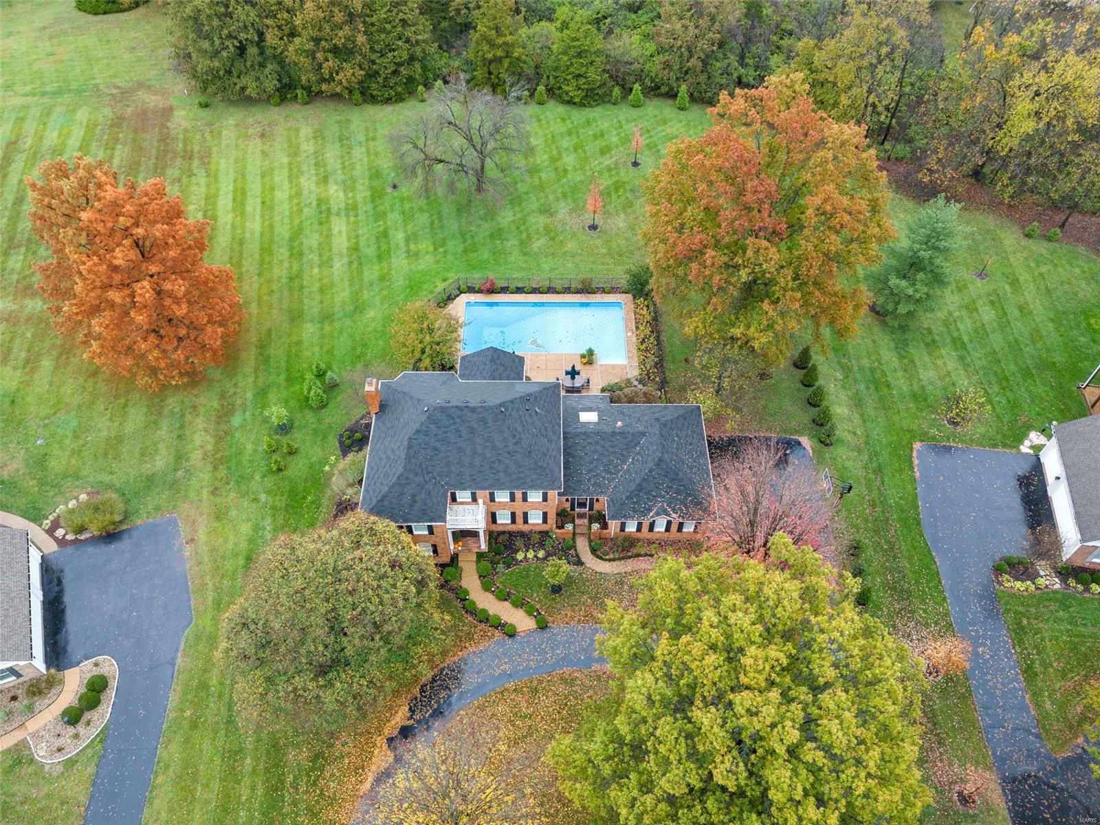 Chesterfield, Missouri 63005, United States, 4 Bedrooms Bedrooms, ,3 BathroomsBathrooms,Residential,Pending,34566