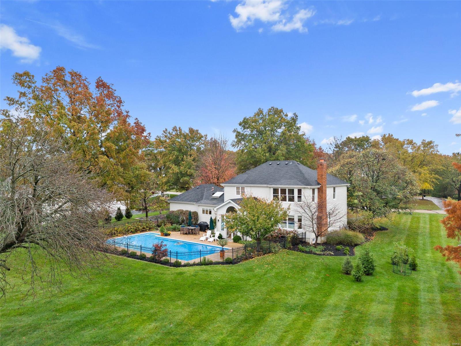 Chesterfield, Missouri 63005, United States, 4 Bedrooms Bedrooms, ,3 BathroomsBathrooms,Residential,Pending,34566