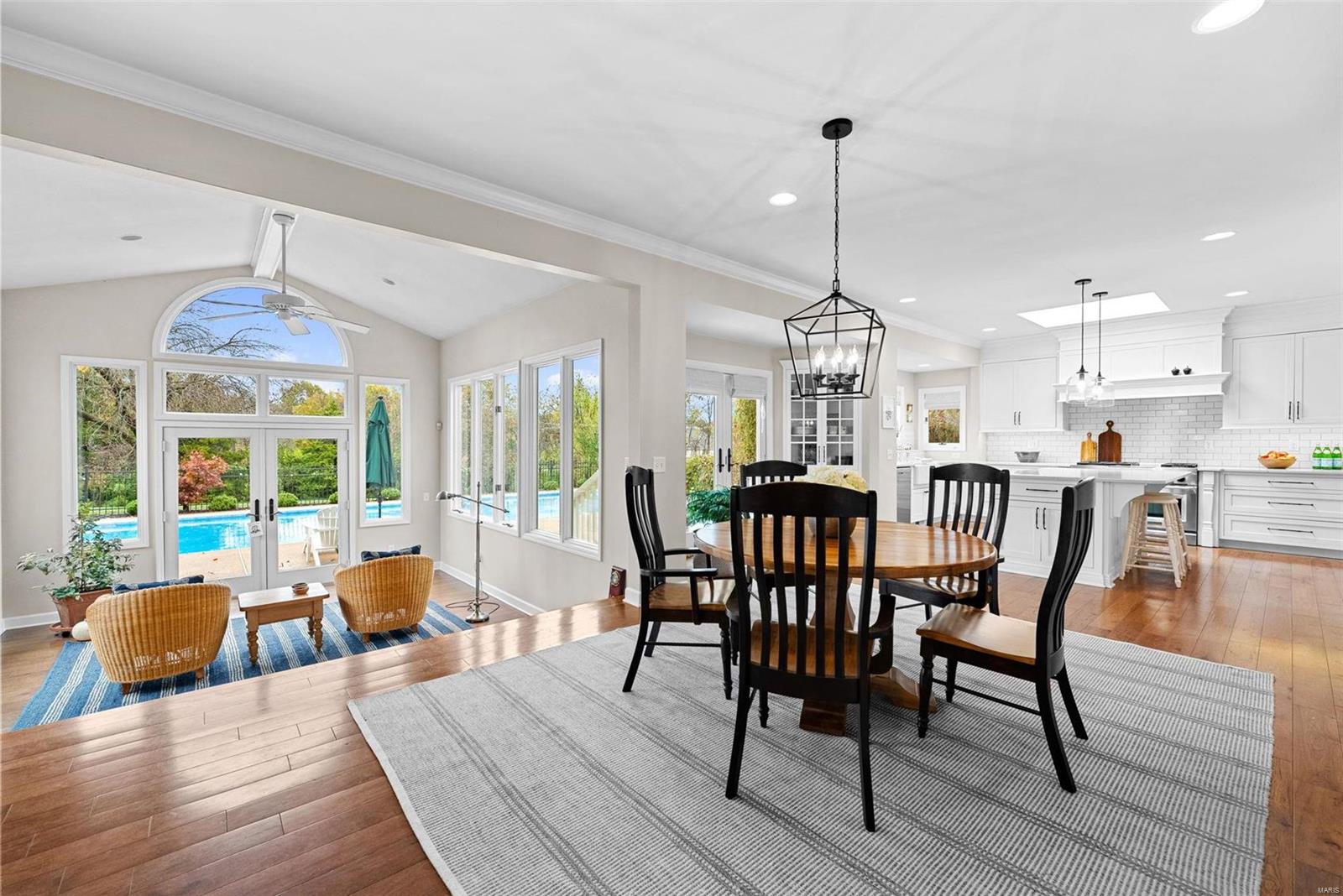 Chesterfield, Missouri 63005, United States, 4 Bedrooms Bedrooms, ,3 BathroomsBathrooms,Residential,Pending,34566