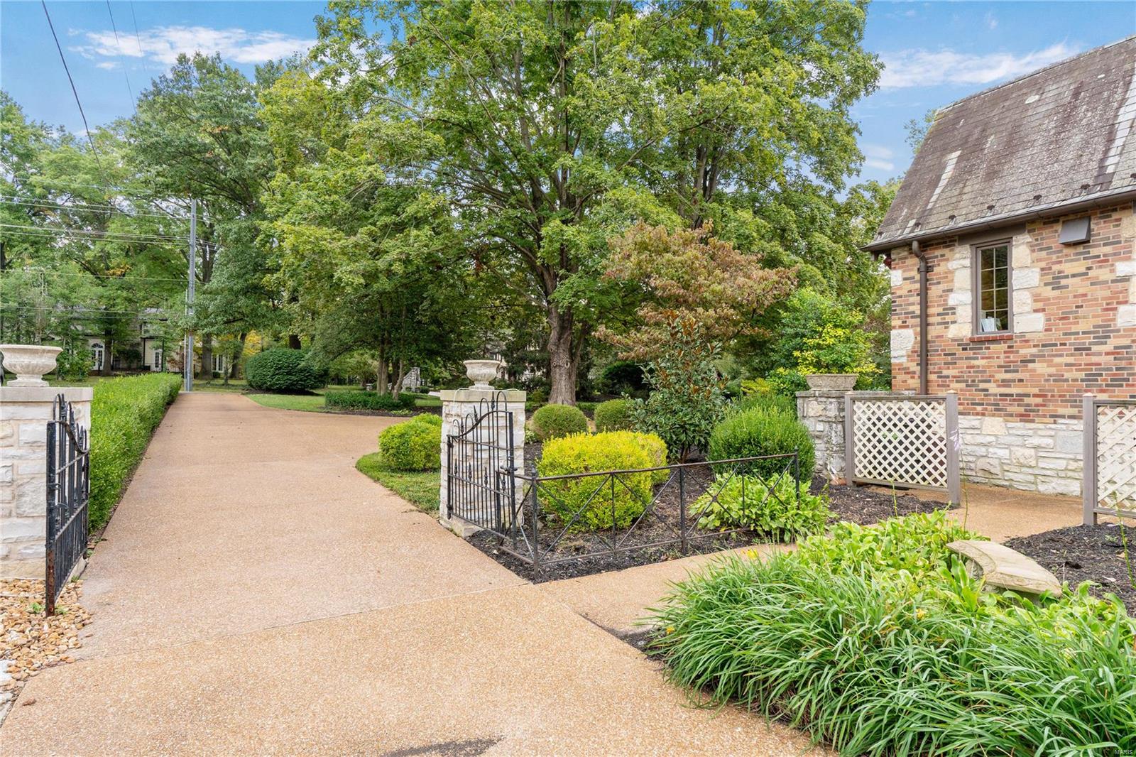 Warson - Residential