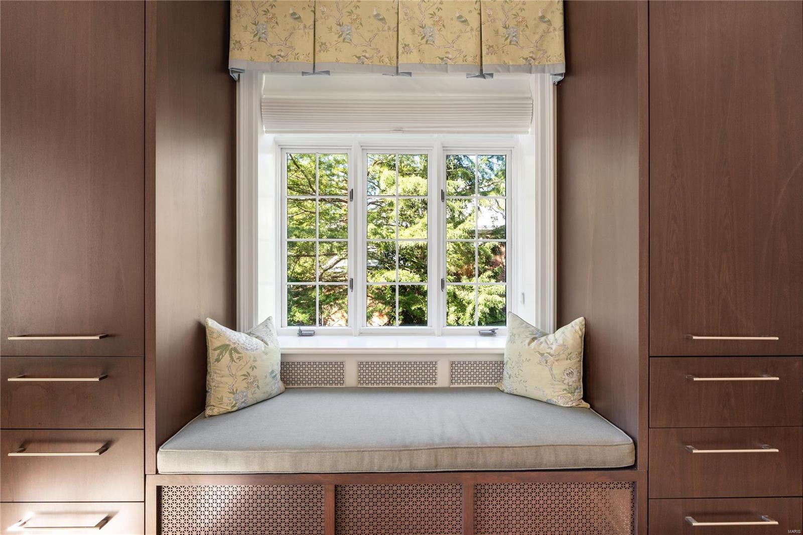 Warson - Residential