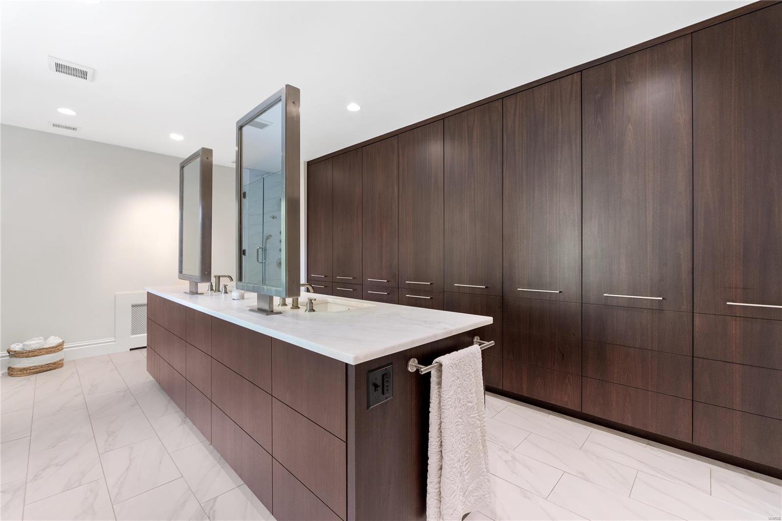 Warson - Residential