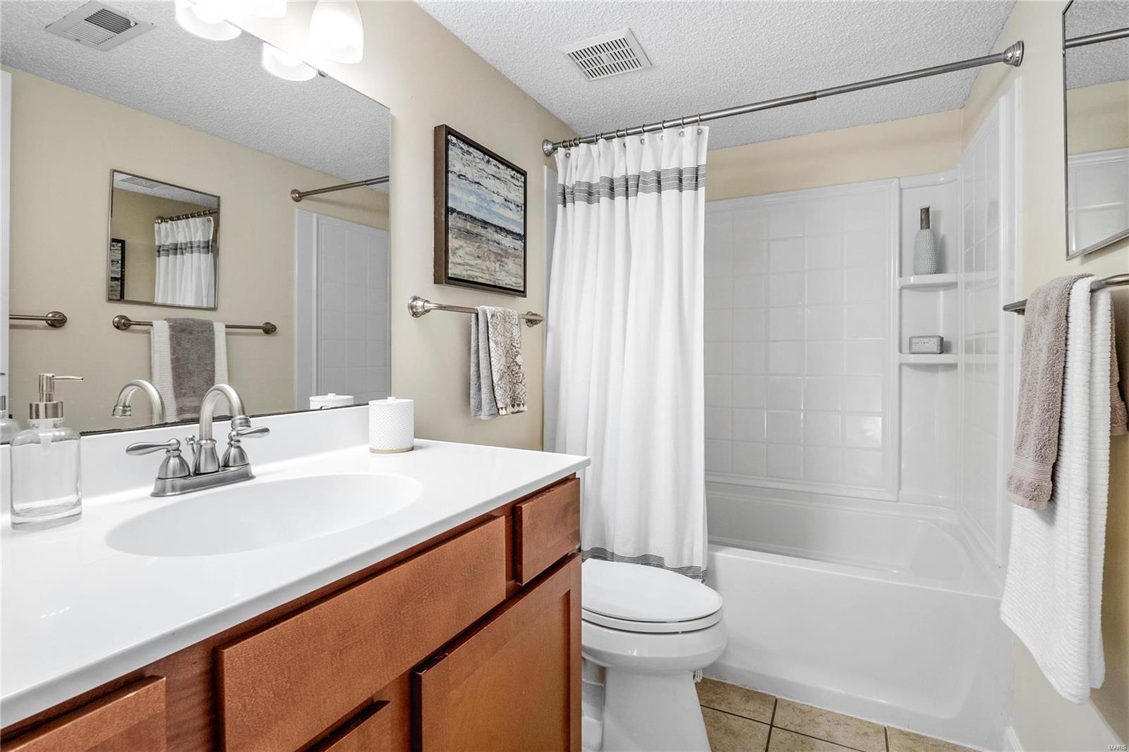 St Louis, Missouri 63144, United States, 2 Bedrooms Bedrooms, ,2 BathroomsBathrooms,Residential,Pending,26072