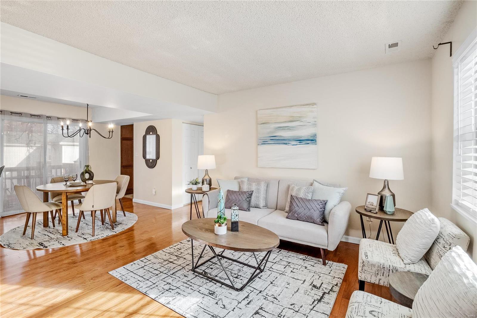 St Louis, Missouri 63144, United States, 2 Bedrooms Bedrooms, ,2 BathroomsBathrooms,Residential,Pending,26072