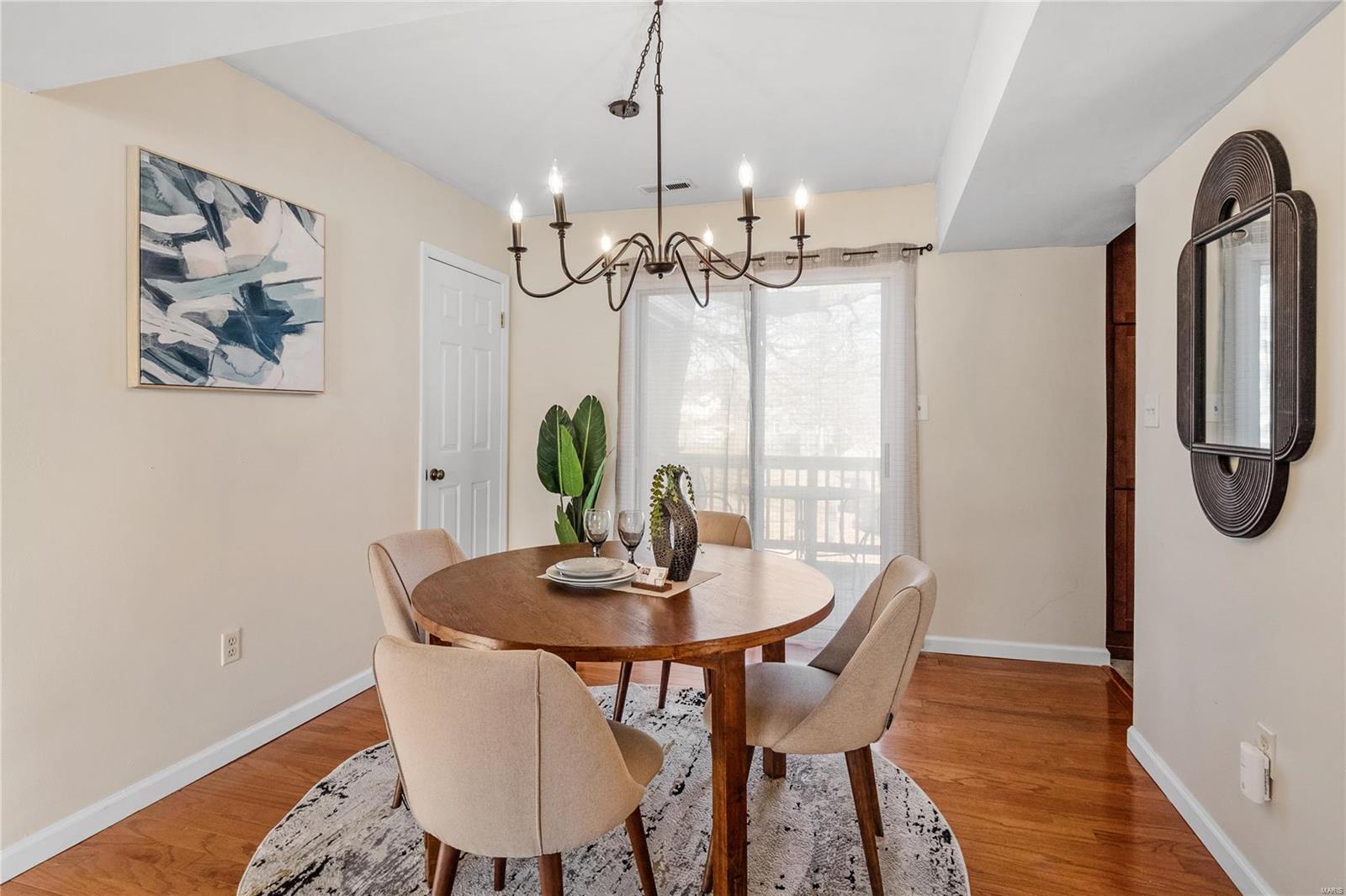 St Louis, Missouri 63144, United States, 2 Bedrooms Bedrooms, ,2 BathroomsBathrooms,Residential,Pending,26072