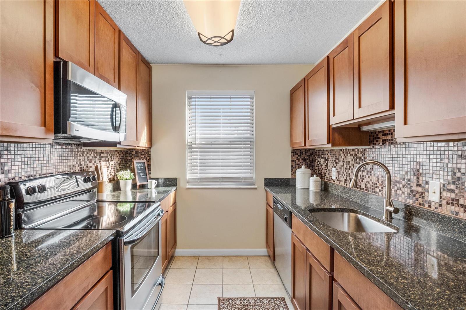 St Louis, Missouri 63144, United States, 2 Bedrooms Bedrooms, ,2 BathroomsBathrooms,Residential,Pending,26072