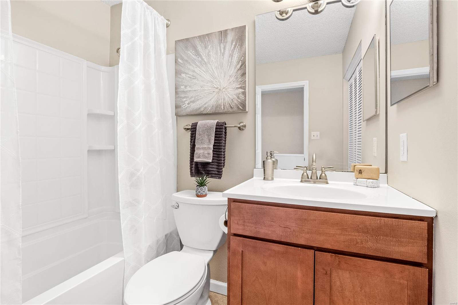 St Louis, Missouri 63144, United States, 2 Bedrooms Bedrooms, ,2 BathroomsBathrooms,Residential,Pending,26072