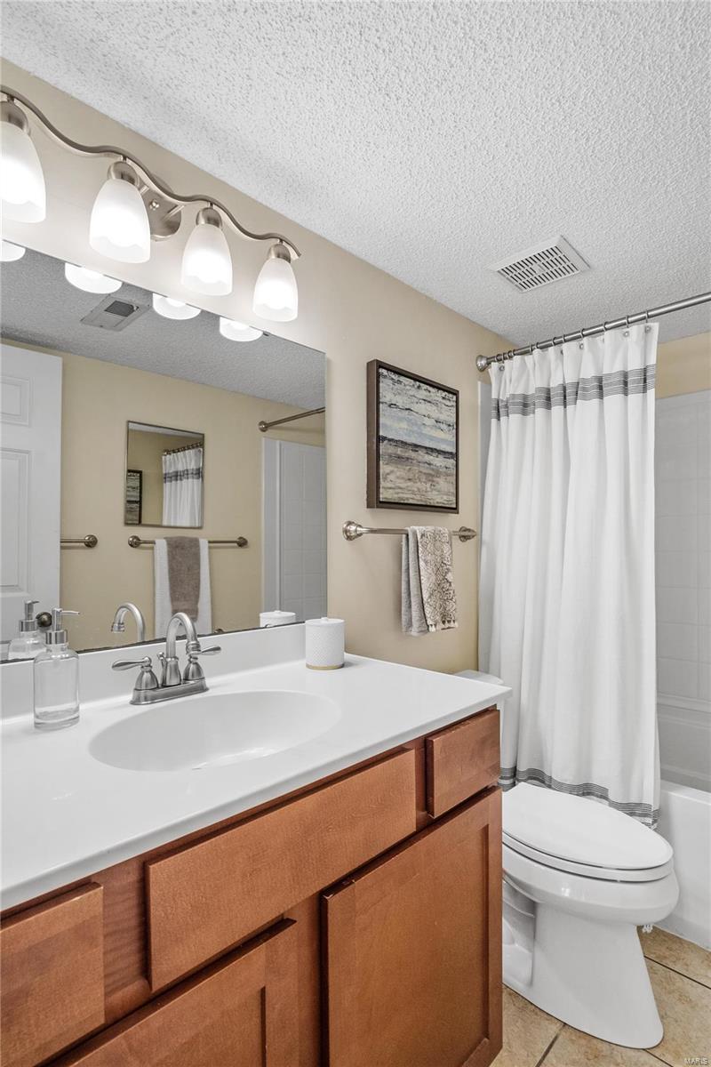 St Louis, Missouri 63144, United States, 2 Bedrooms Bedrooms, ,2 BathroomsBathrooms,Residential,Pending,26072