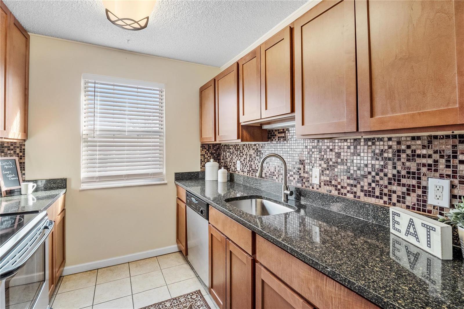 St Louis, Missouri 63144, United States, 2 Bedrooms Bedrooms, ,2 BathroomsBathrooms,Residential,Pending,26072