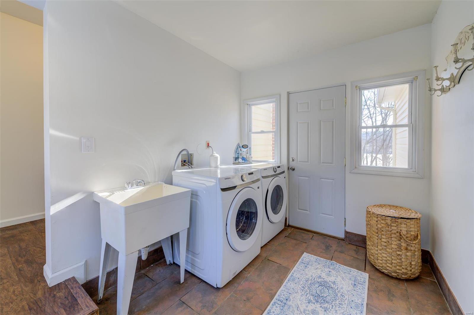 Cedar Hill, Missouri 63016, United States, 4 Bedrooms Bedrooms, ,2 BathroomsBathrooms,Residential,Pending,16046